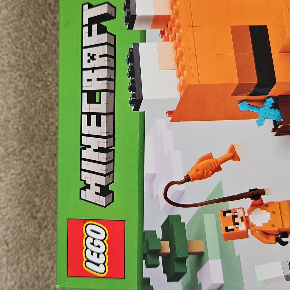 LEGO Minecraft Fox Lodge Set 21178 - Picture 2 of 4